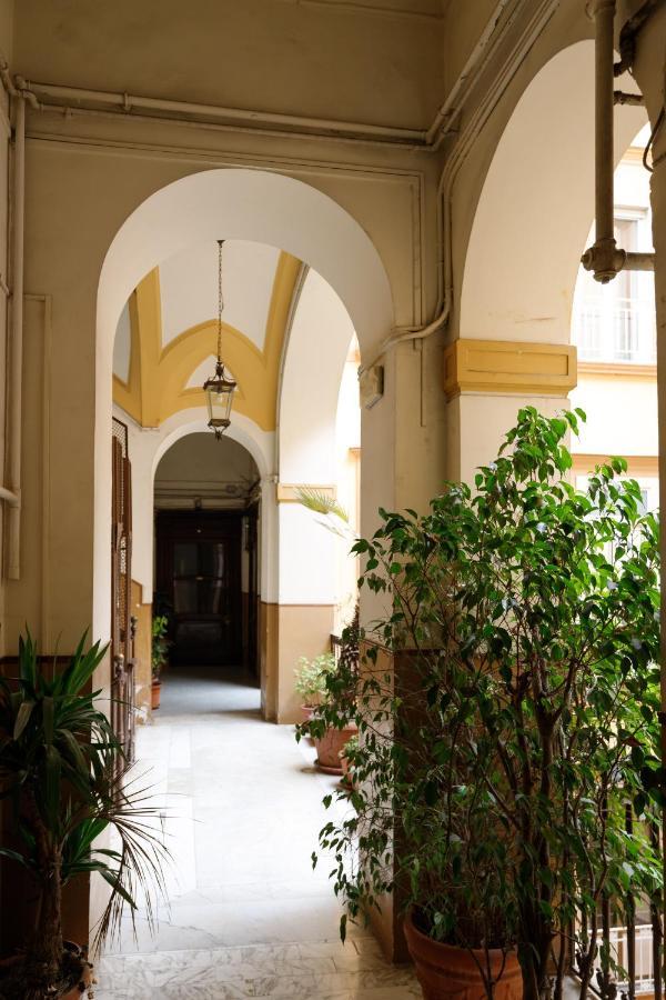 Duomo 77 - In The Heart Of The Historical Center By Elite Villas Naples Extérieur photo