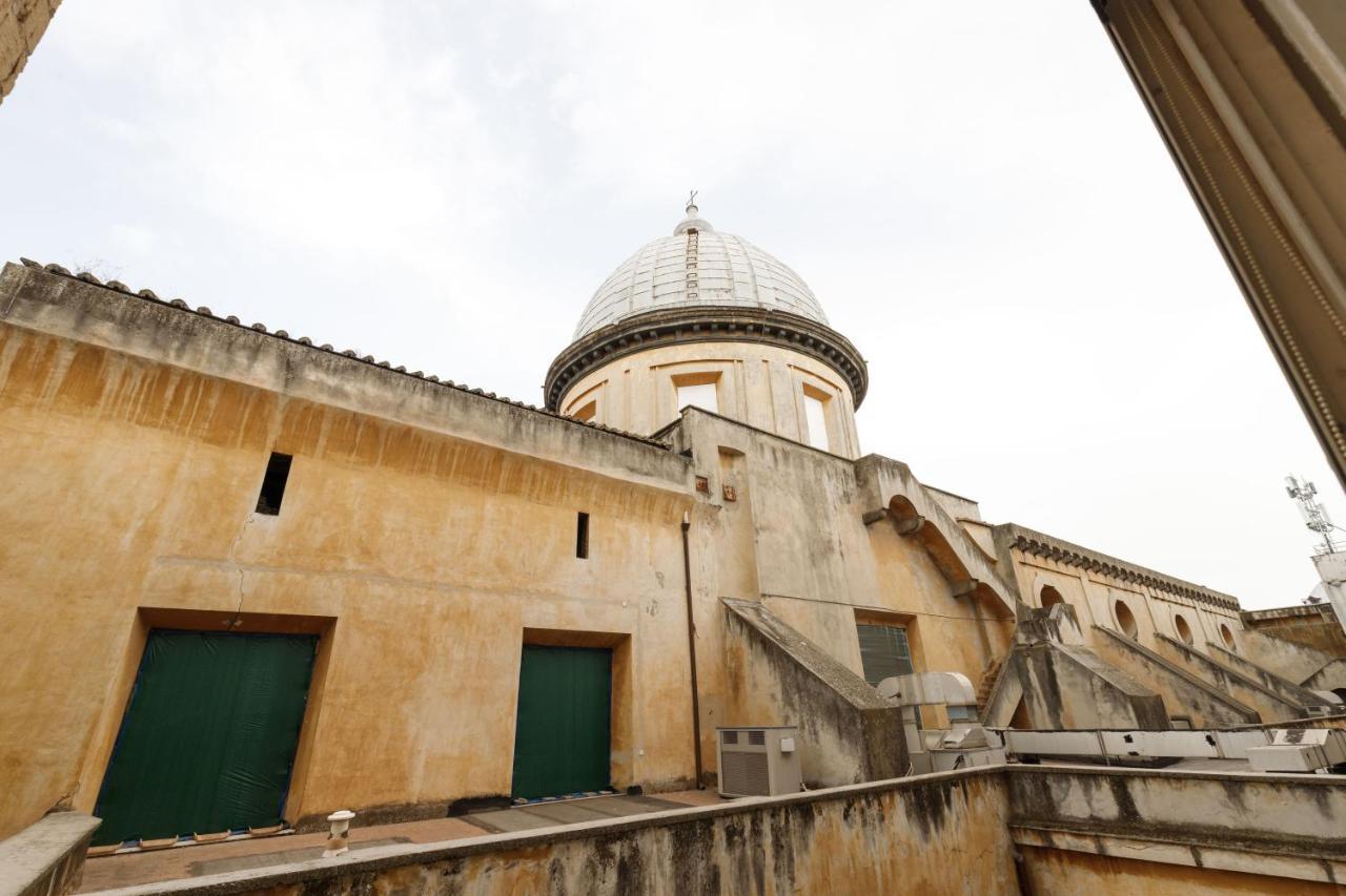 Duomo 77 - In The Heart Of The Historical Center By Elite Villas Naples Extérieur photo